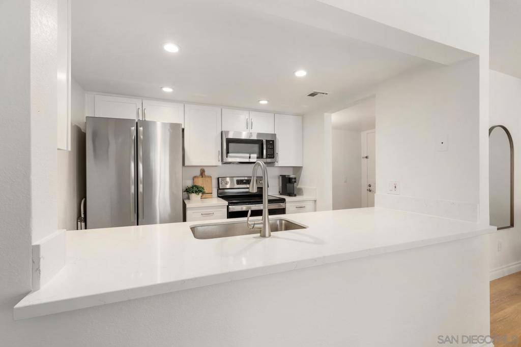 San Diego, CA 92128,15086 Avenida Venusto #223