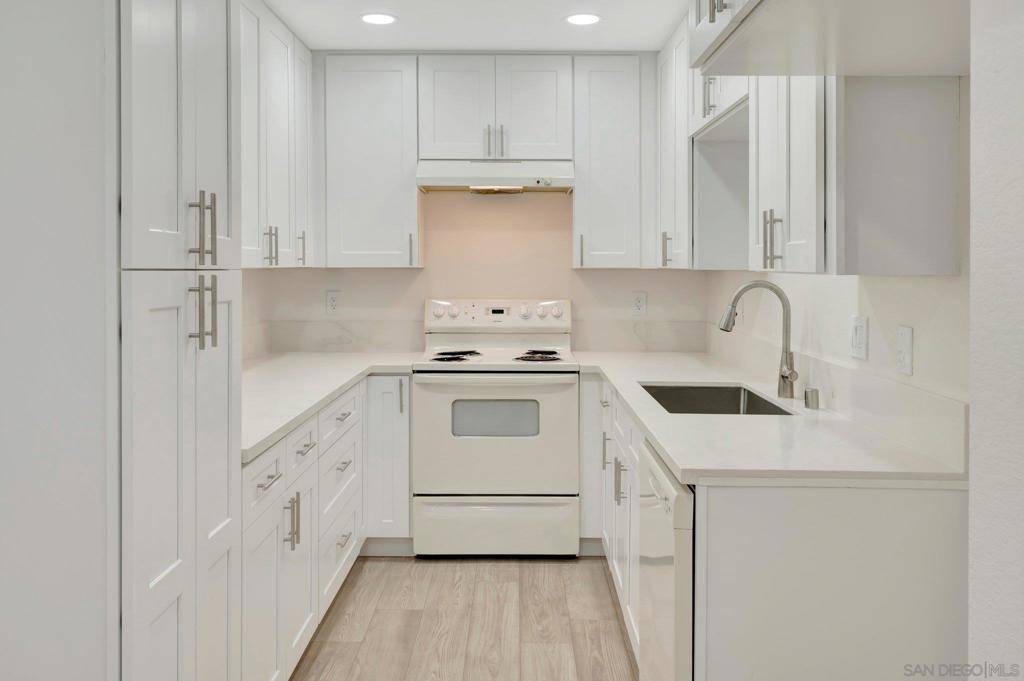 San Diego, CA 92122,6330 Genesee Ave #303