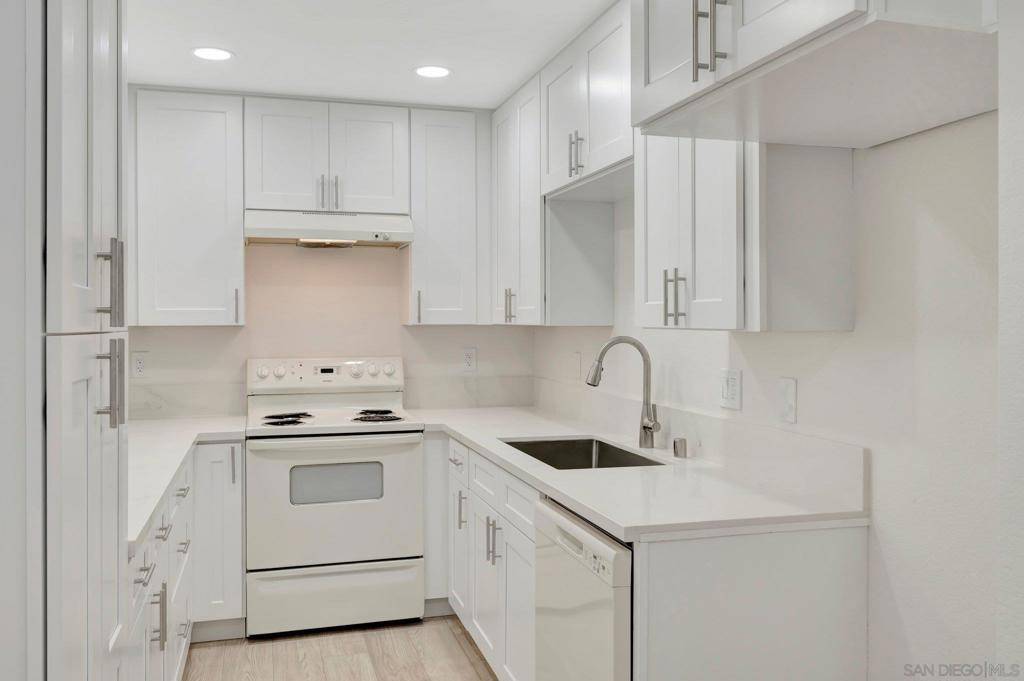 San Diego, CA 92122,6330 Genesee Ave #303