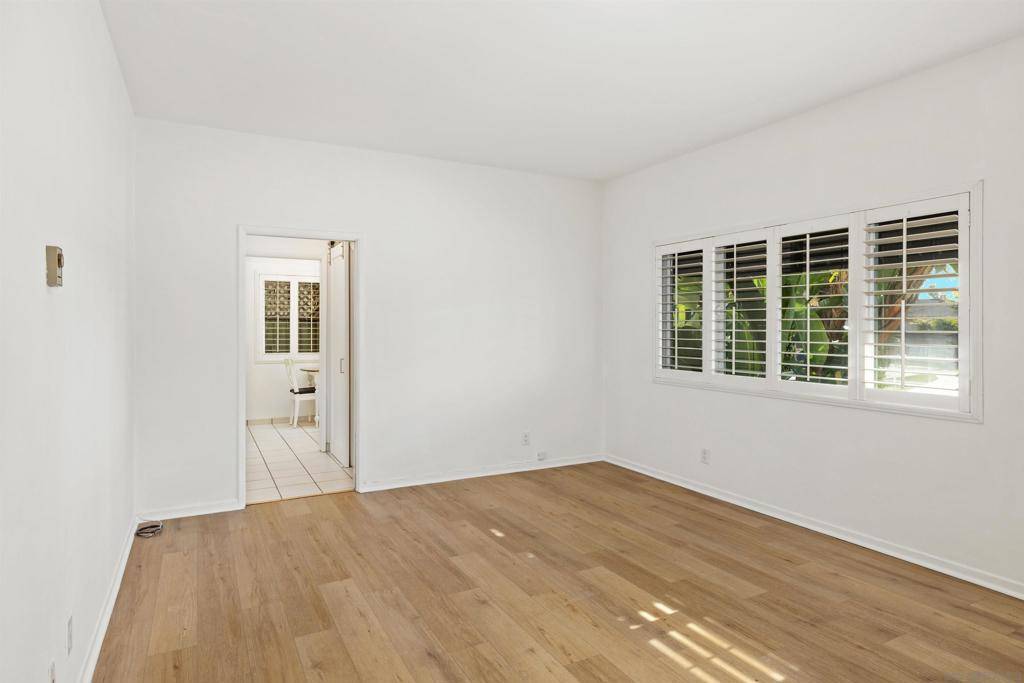 La Jolla, CA 92037,415 Gravilla St #11