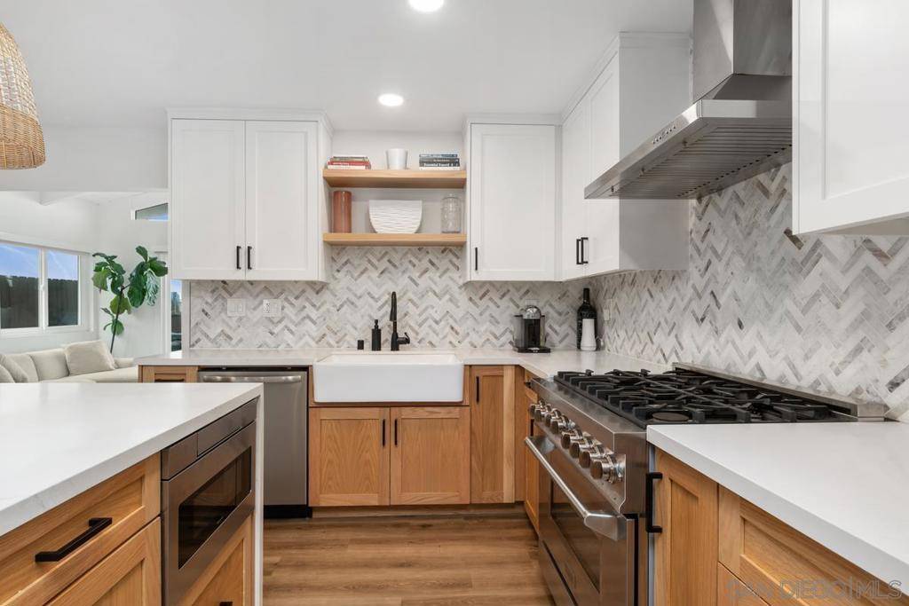 San Diego, CA 92122,4328 Huggins St