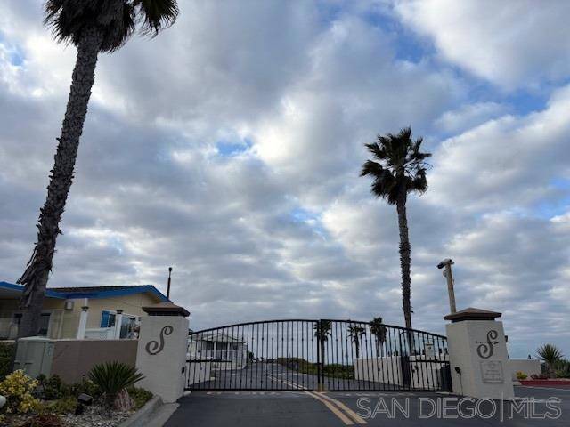 Carlsbad, CA 92011,6516 Friendly Place