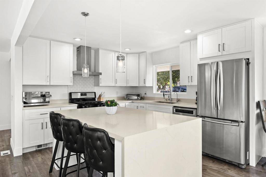 9430 Tropico Dr La Mesa, CA 91941