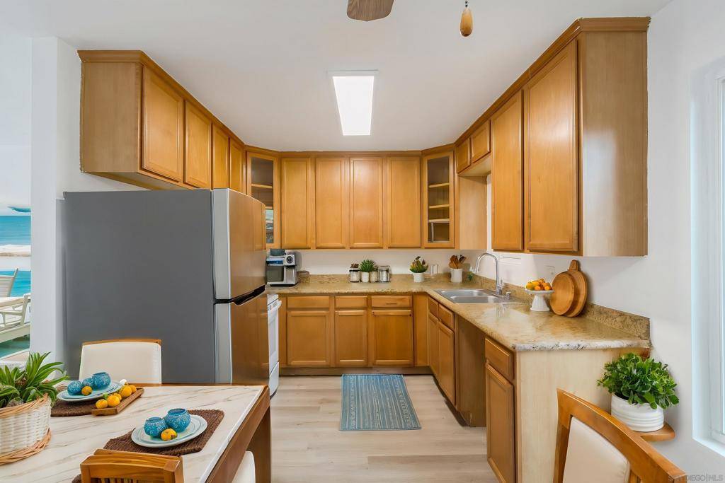 San Diego, CA 92115,6333 College Grove Way #9102