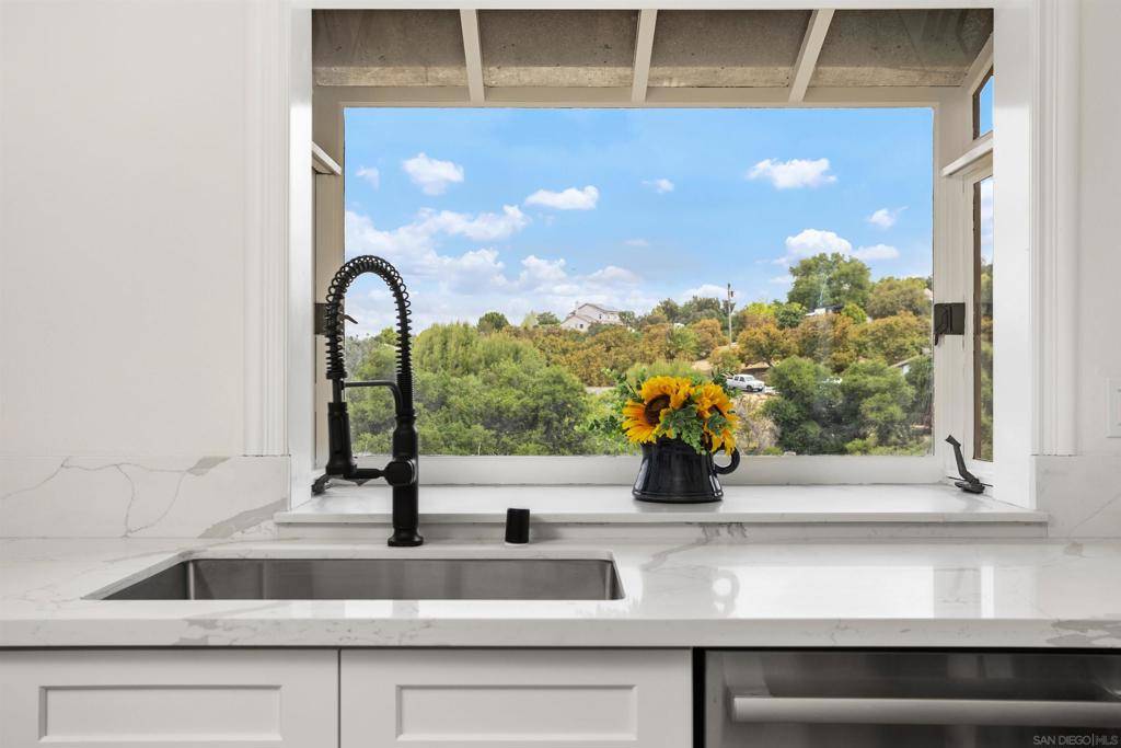 Fallbrook, CA 92028,2562 Los Cerritos Ln