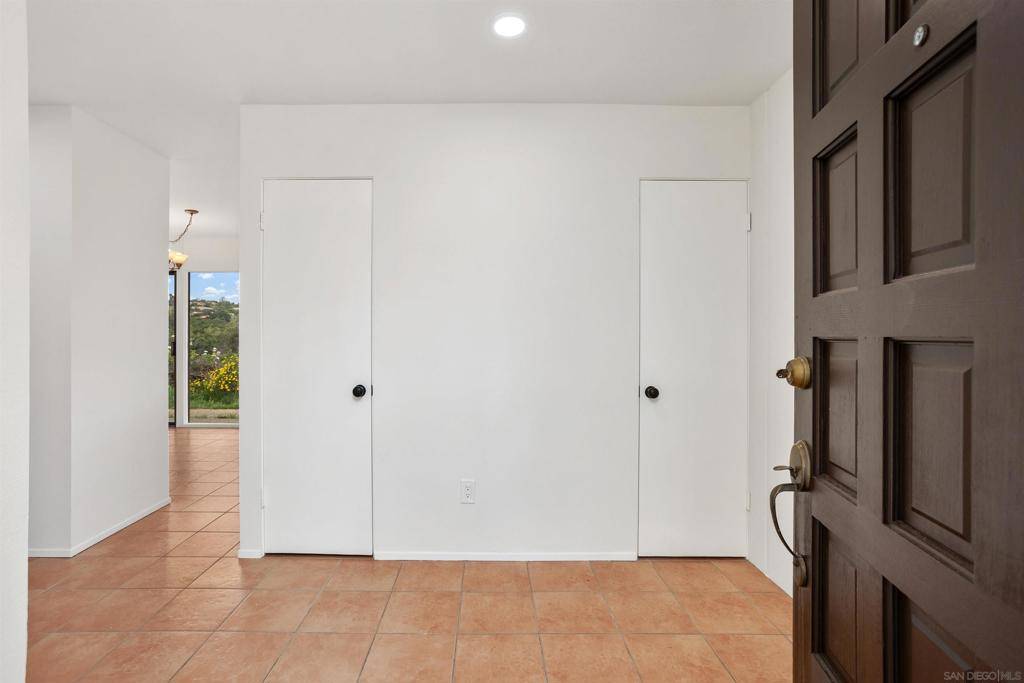 Fallbrook, CA 92028,2562 Los Cerritos Ln