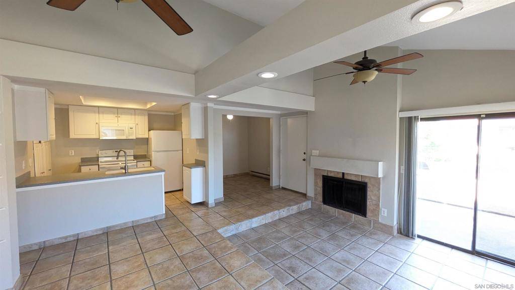 Del Mar, CA 92014,13655 Ruette Le Parc #E