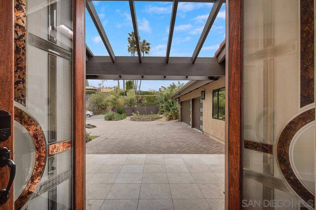 La Jolla, CA 92037,2151 Via Ladeta