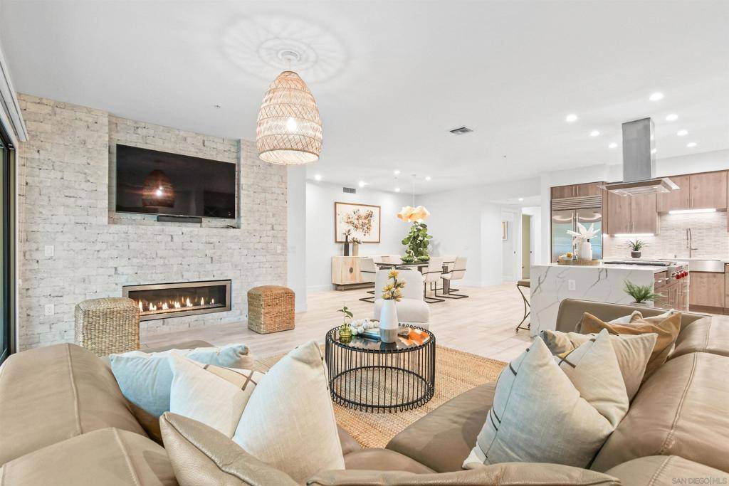San Diego, CA 92106,3025 Byron Street #207
