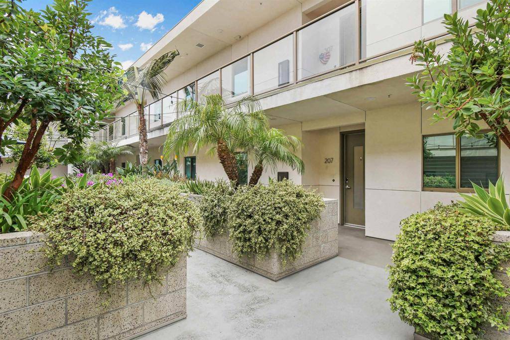 San Diego, CA 92106,3025 Byron Street #207
