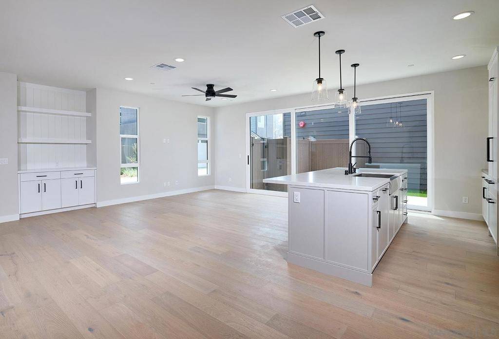 Encinitas, CA 92024,569 N Vulcan Ave