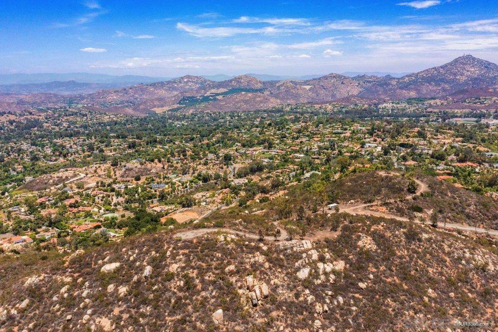 12526 SW BOULDER MT RD Poway, CA 92064