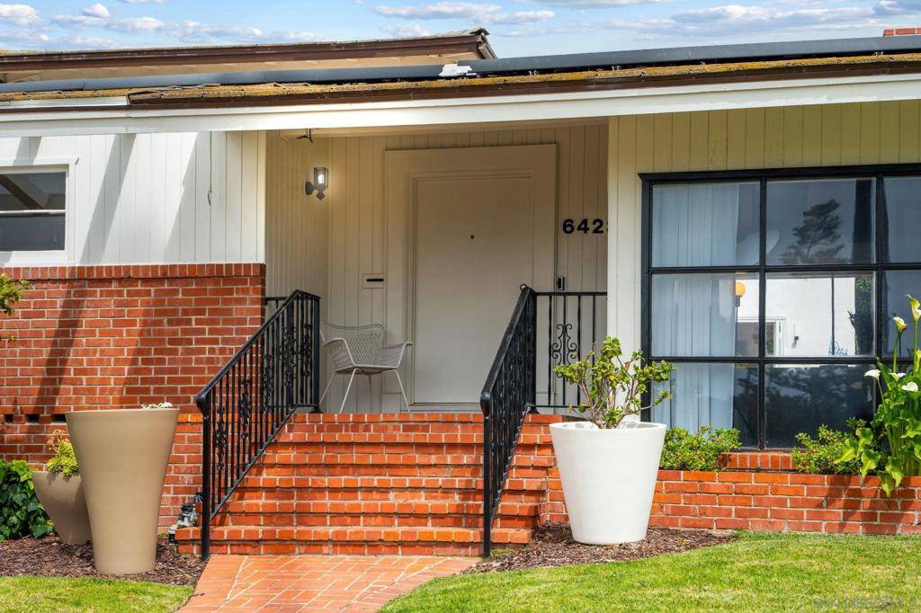 La Jolla, CA 92037,6423 Avenida Cresta