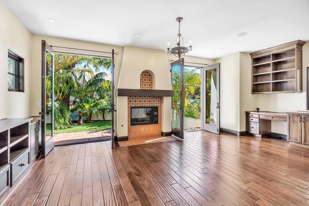 Coronado, CA 92118,258 H Ave