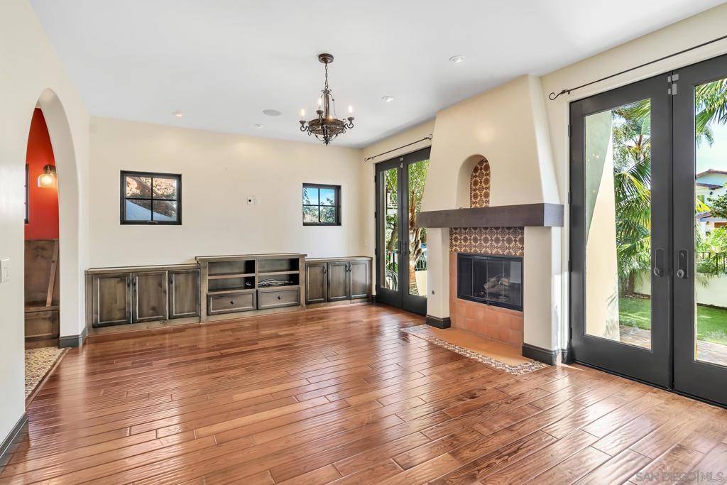 Coronado, CA 92118,258 H Ave