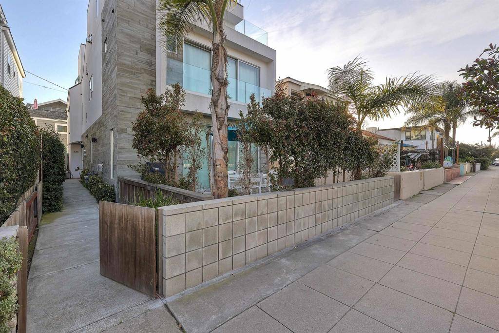 San Diego, CA 92109,835 Jamaica Ct