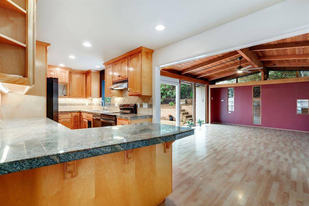 6040 Amaya Dr La Mesa, CA 91942