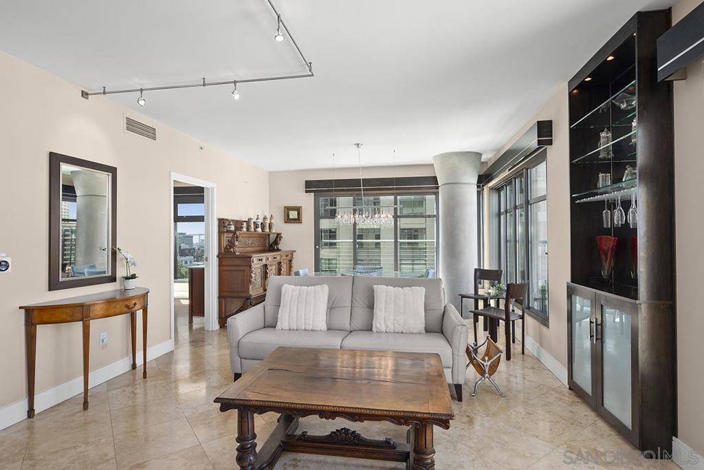 San Diego, CA 92101,645 Front St #1006