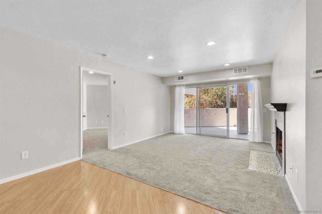 San Diego, CA 92111,7127 Camino Degrazia #127