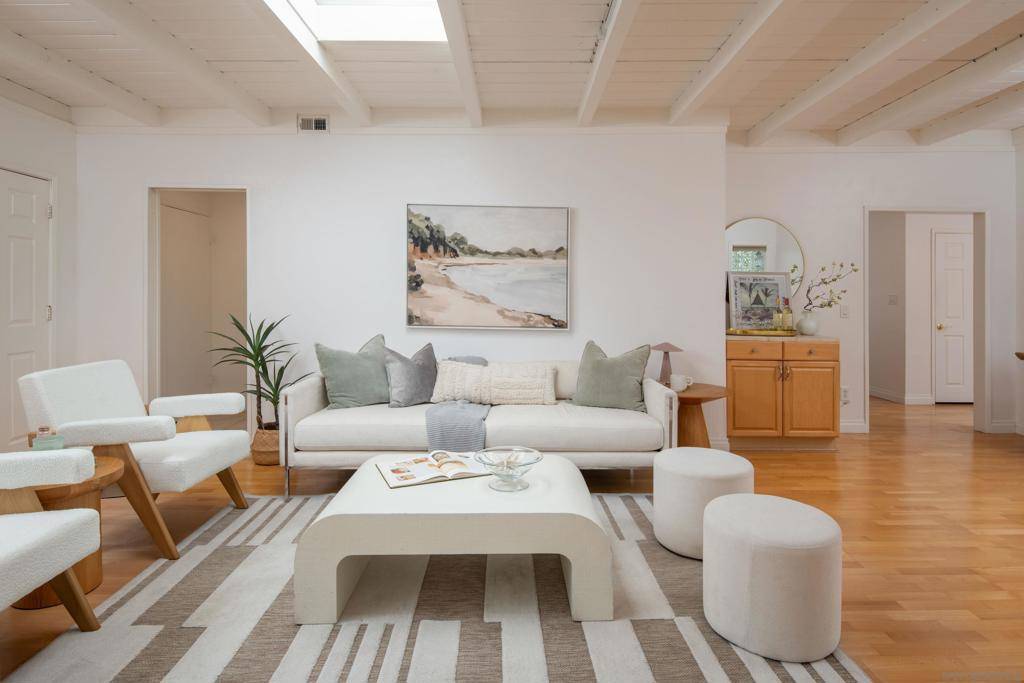 San Diego, CA 92109,5353 Van Nuys Pl