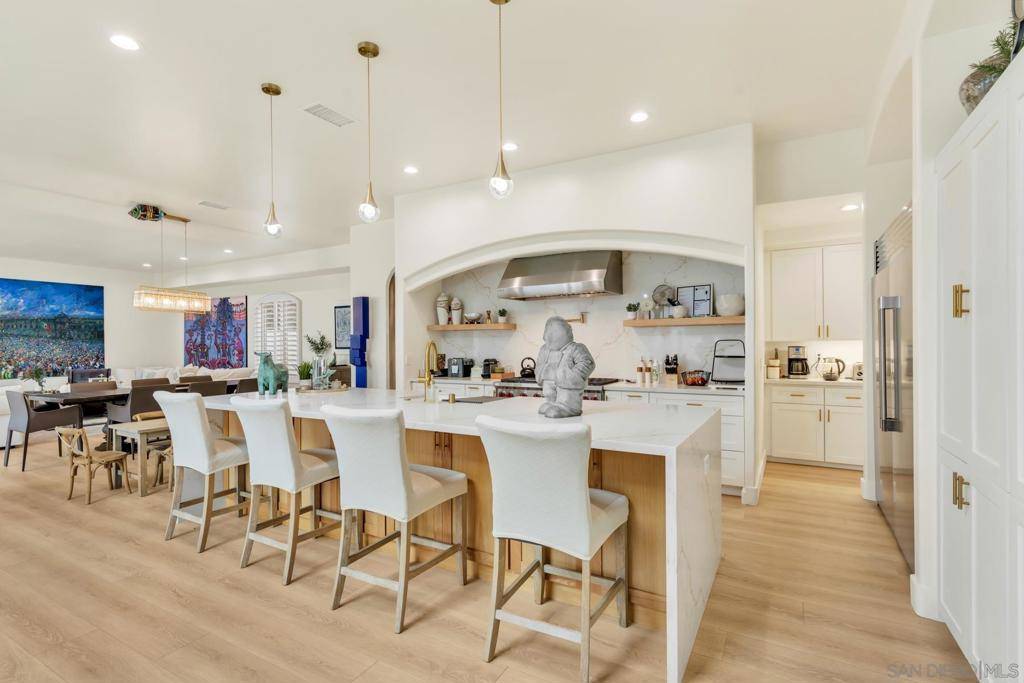 Coronado, CA 92118,711 Country Club Ln