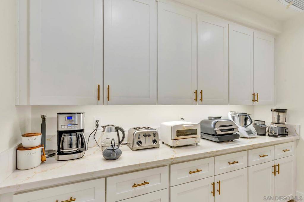 Coronado, CA 92118,711 Country Club Ln