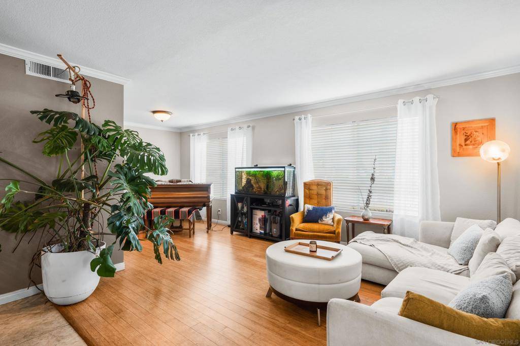 San Diego, CA 92139,1984 Manzana Way