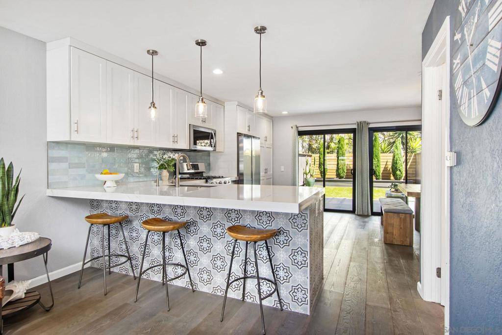 Cardiff By The Sea, CA 92007,2547 Ocean Cove Dr