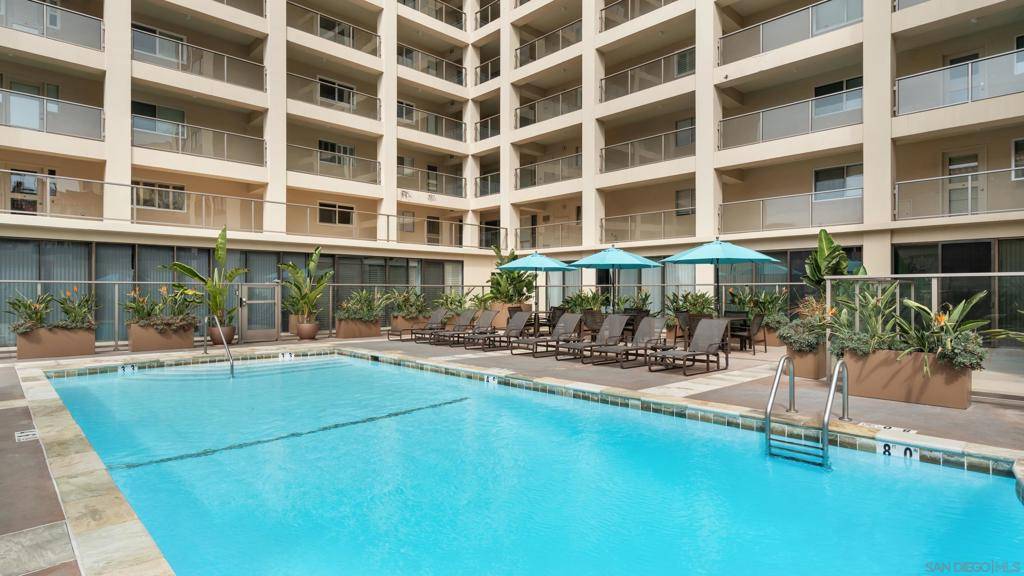 La Jolla, CA 92037,939 Coast Blvd #3D