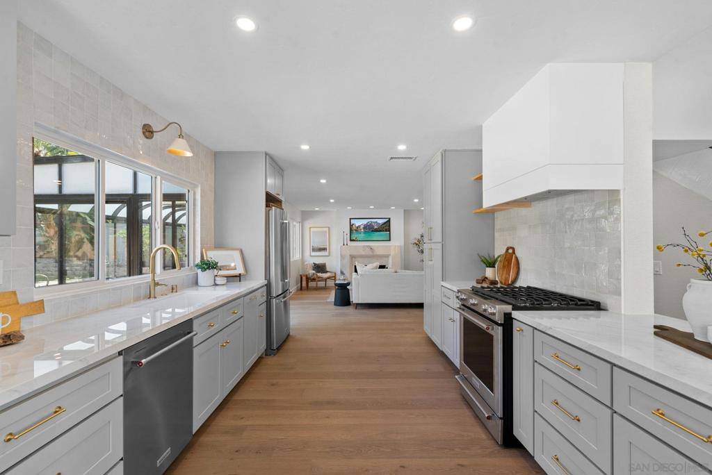 Carlsbad, CA 92009,2928 Gaviota Circle