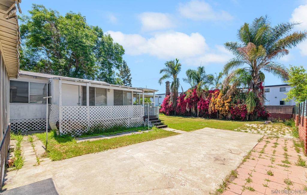 El Cajon, CA 92020,668 Van Houten Ave