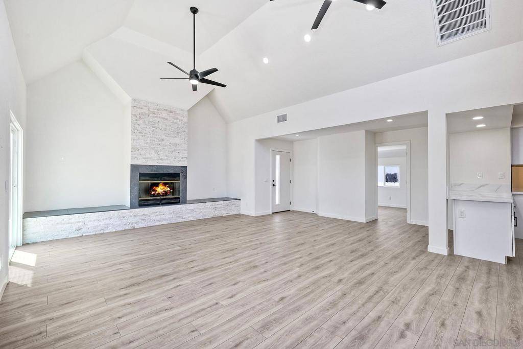San Diego, CA 92117,3592 Hatteras Ave