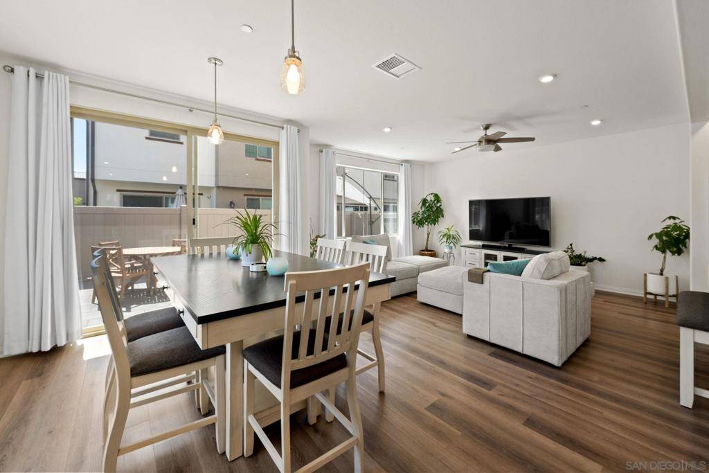 Oceanside, CA 92056,1743 Valley Oak Way