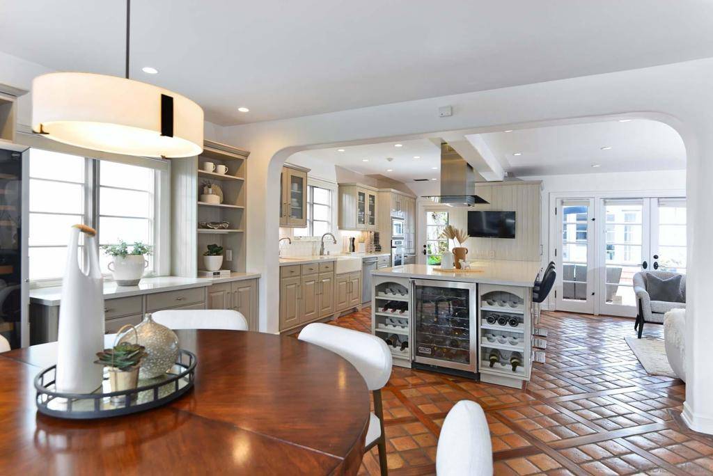 La Jolla, CA 92037,438 Sea Lane