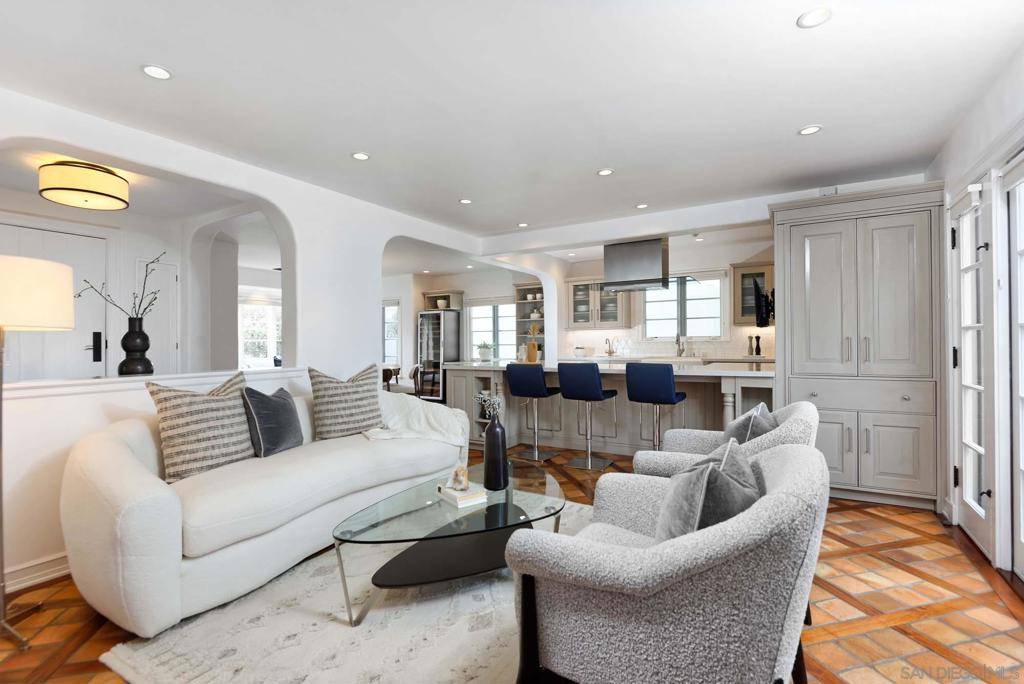 La Jolla, CA 92037,438 Sea Lane