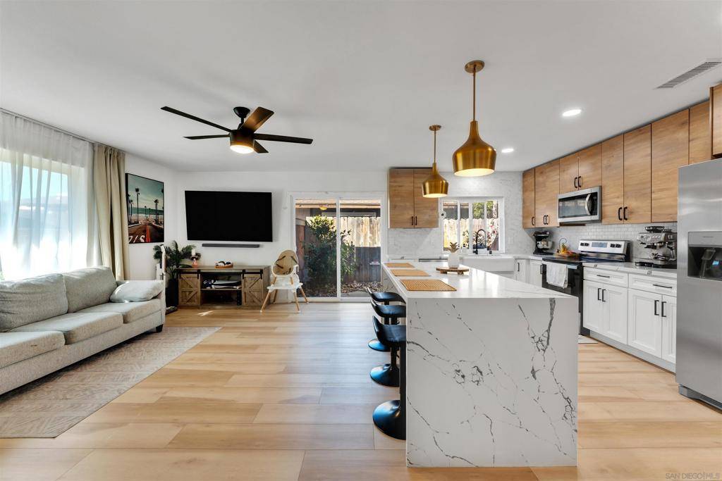 1622 Summertime Dr El Cajon, CA 92021