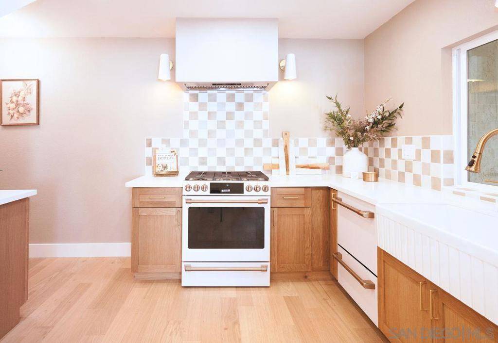 Encinitas, CA 92024,1936 Park Dale Ln