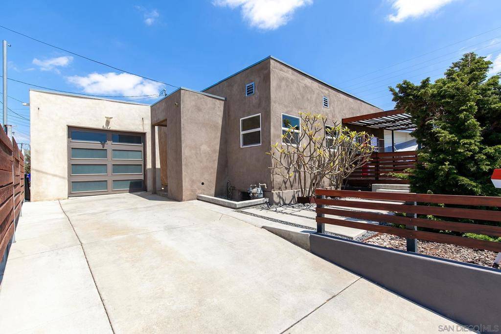 San Diego, CA 92116,3270 Collier Ave