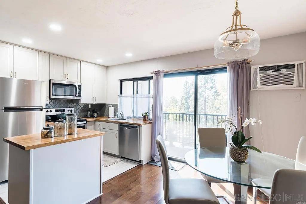 San Diego, CA 92119,7838 Cowles Mountain Ct #C18