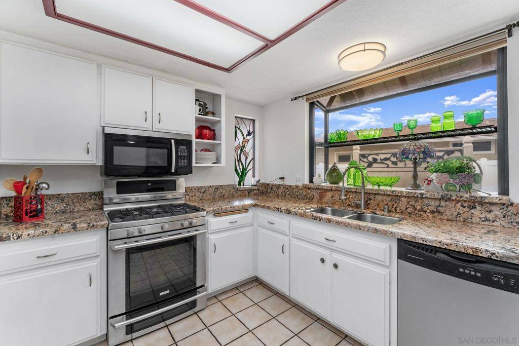 Escondido, CA 92026,1109 Hilo Gln