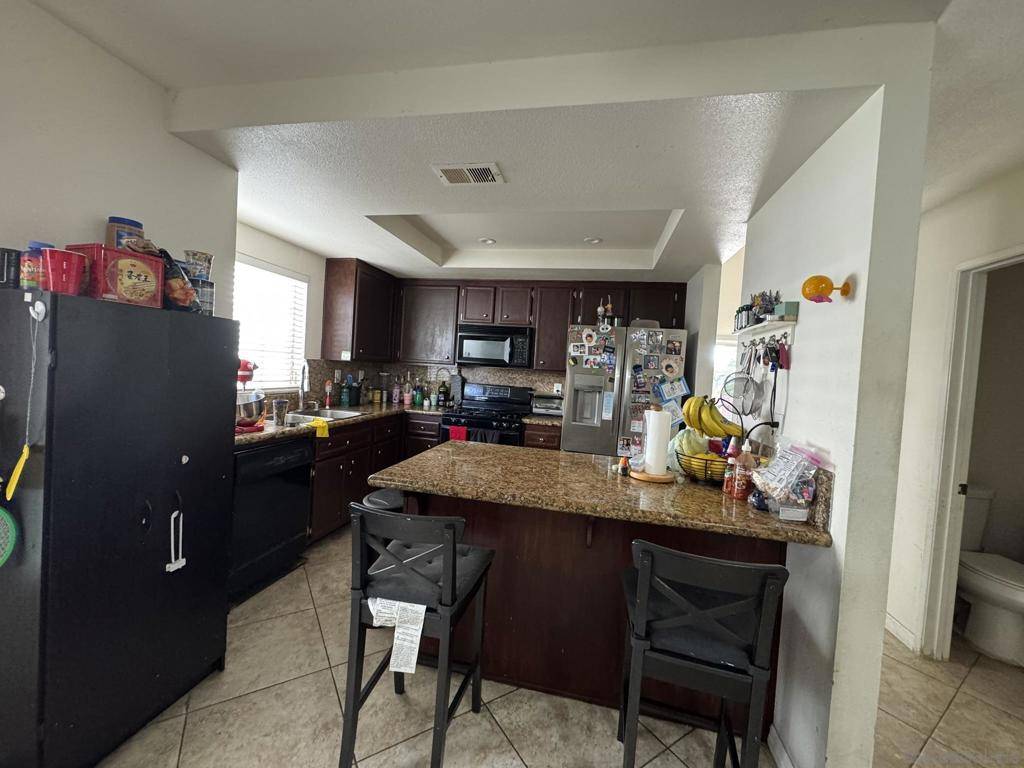 San Diego, CA 92139,2107 Manzana Way