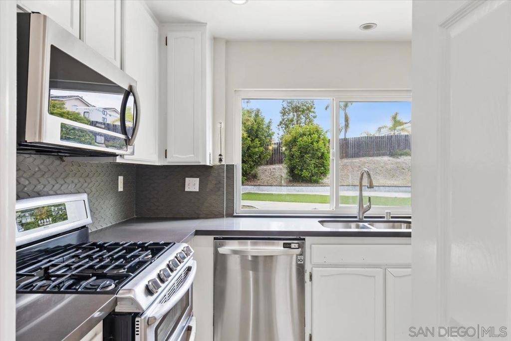 Oceanside, CA 92056,5356 Malcolm St