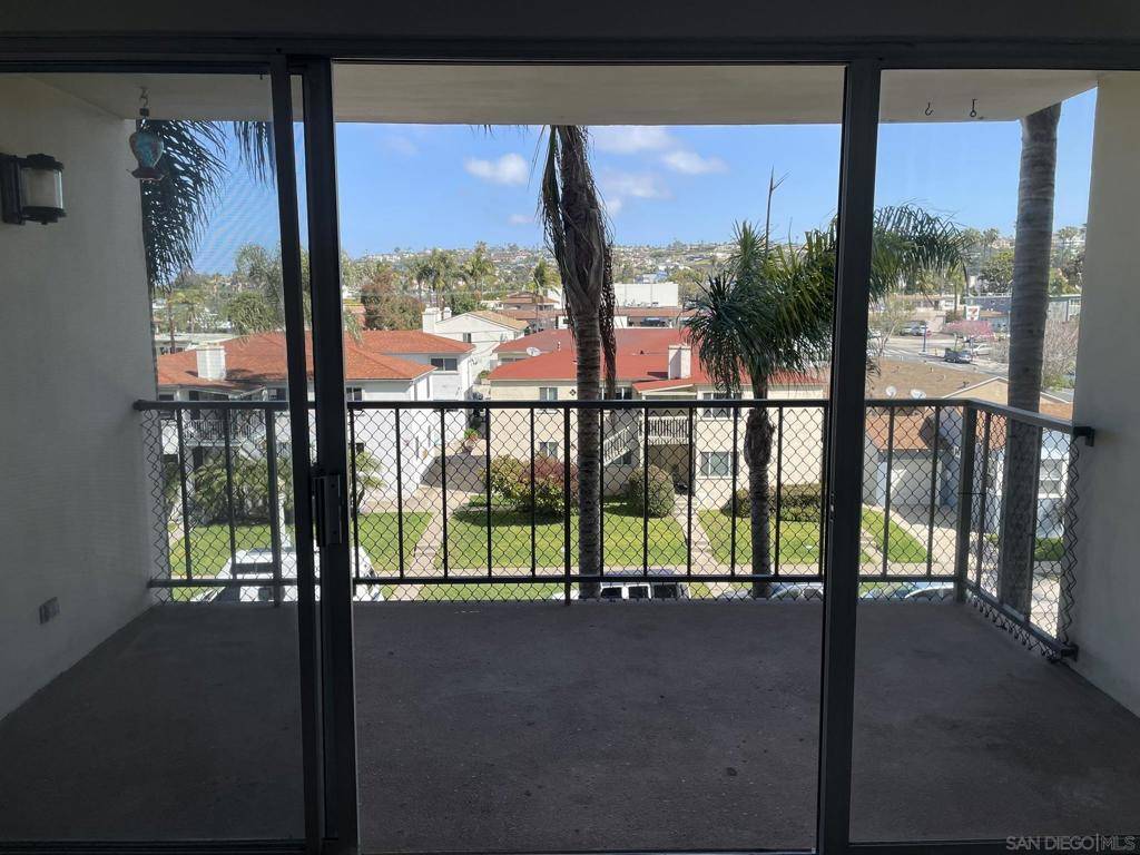 San Diego, CA 92109,4944 Cass St. #404