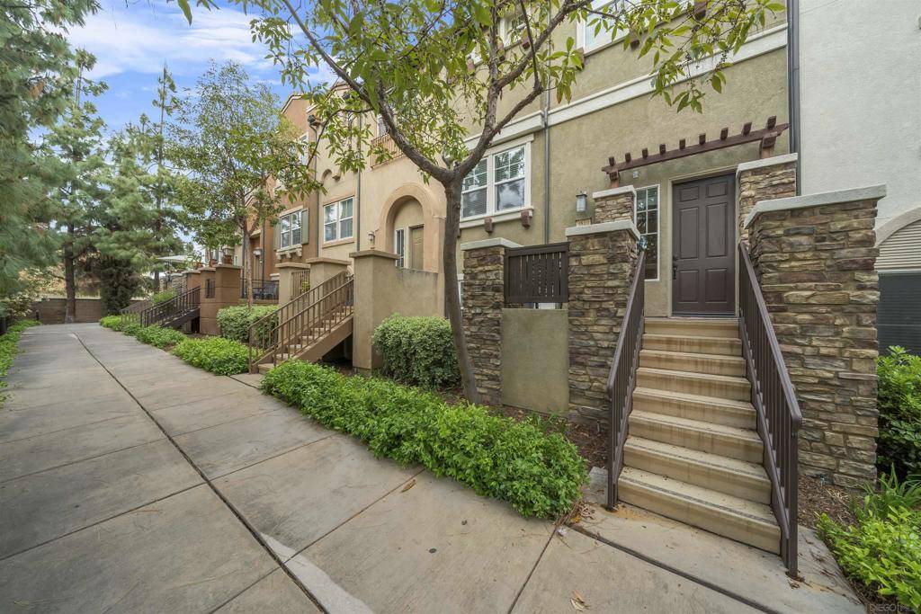 Santee, CA 92071,9810 Old Tree Ln