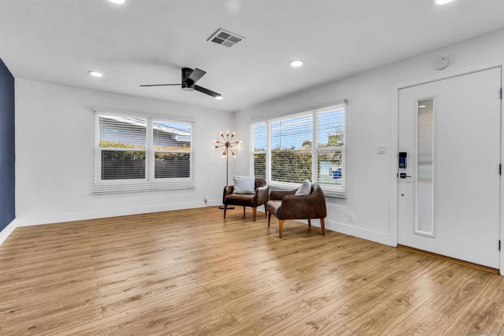 San Diego, CA 92105,2702 Ridge View Dr