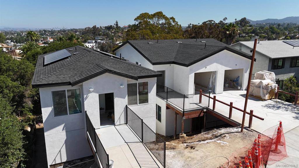 Vista, CA 92083,490 Lado De Loma Dr #1-4