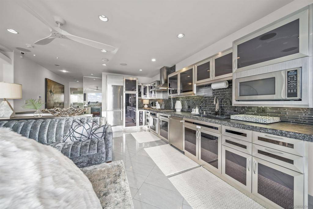 San Diego, CA 92109,2999 Ocean Front Walk #1