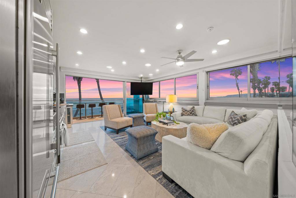 San Diego, CA 92109,2999 Ocean Front Walk #2