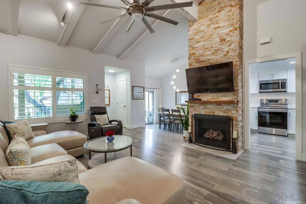 Carlsbad, CA 92009,2352 Altisma #13