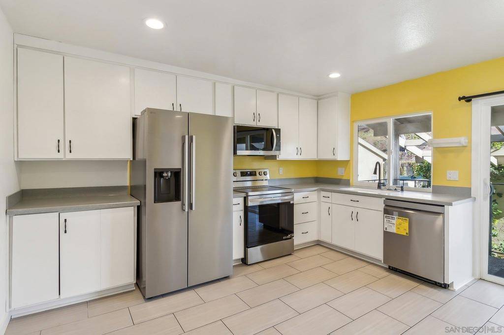 La Mesa, CA 91942,7700 Parkway Dr #48